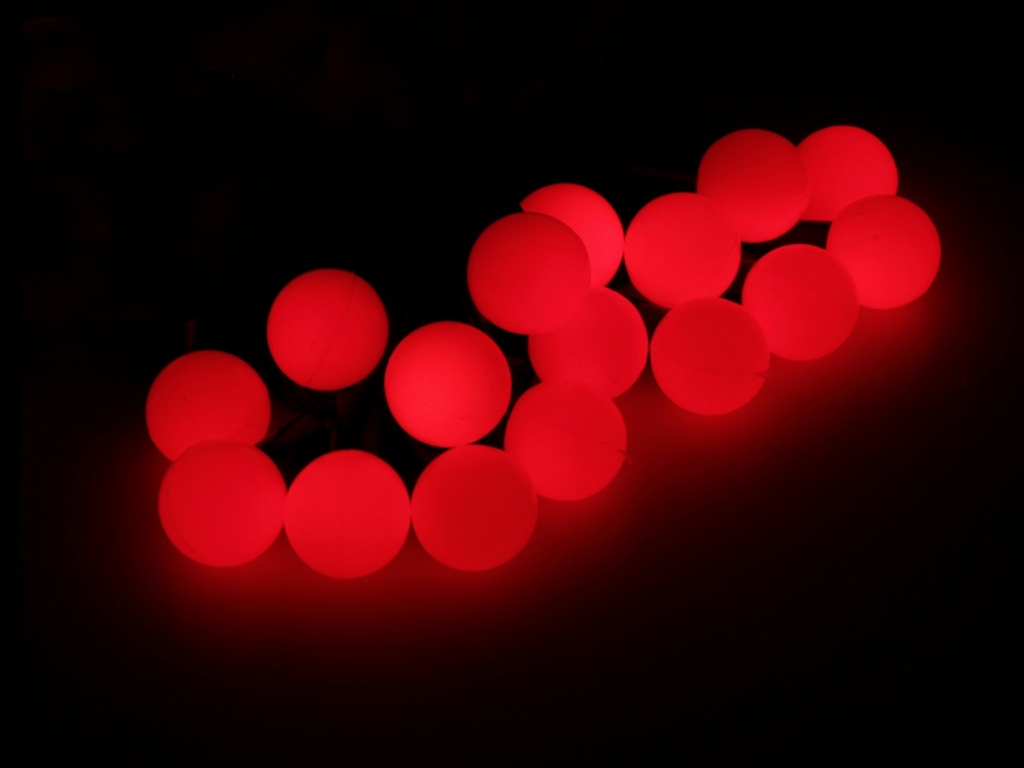   Гирлянда наружная "Метражная" 50Led, мигание, темный провод, с насадкой "шарики 2.5см", Красный